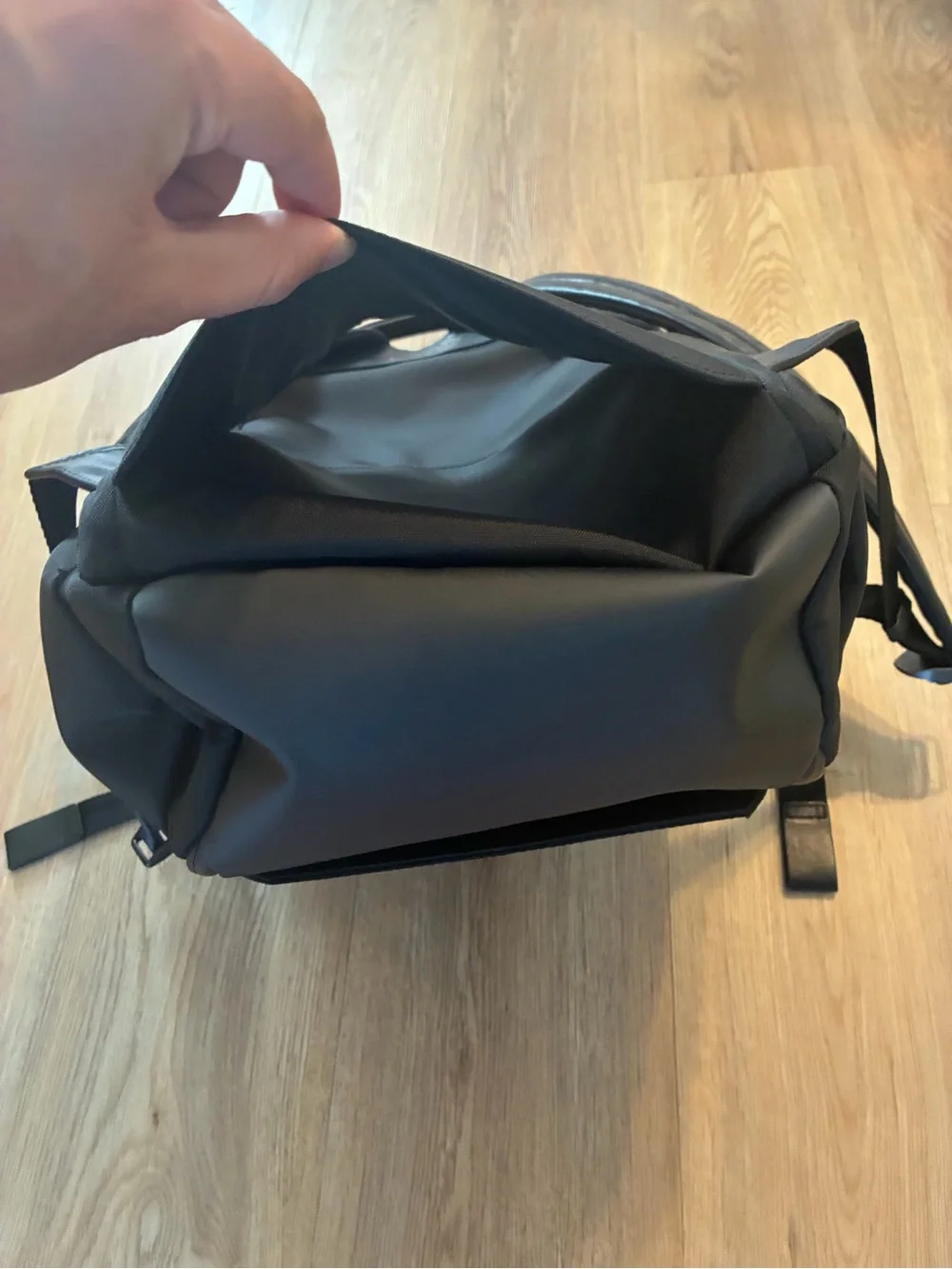 Stuart & Lau Capstone Backpack Gen 3 Black 23L Laptop Travel Bag